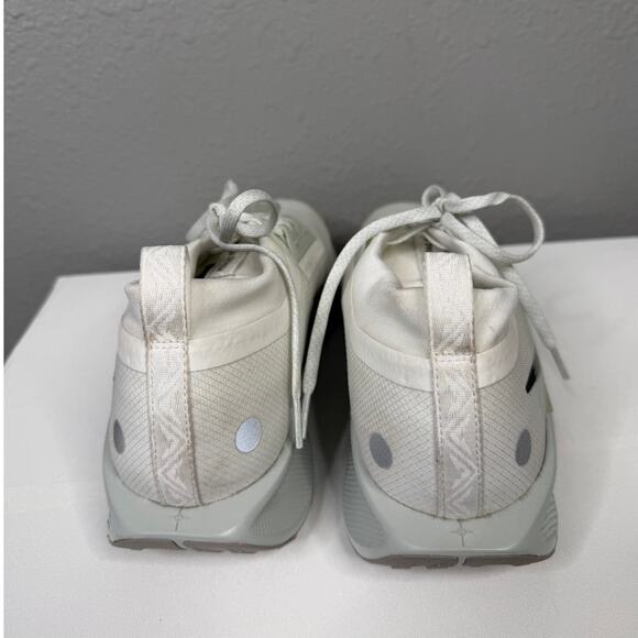 Nike Men’s Pegasus Trail 5 Gore-Tex  Sneakers Off-White / Size-13 main image 4